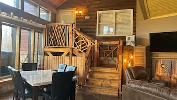 TV connectée, cheminée, jeux vidéo, livres