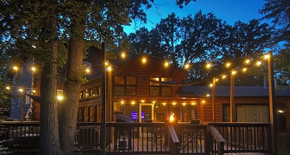 Log Cabin Oasis: Pickleball, Hot Tub, Deer, Corn Hole, Board Games, Arcade, Pets