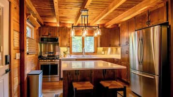 Køleskab, mikrobølgeovn, ovn, kogeplade