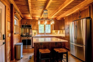 Køleskab, mikrobølgeovn, ovn, kogeplade