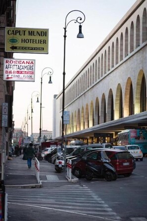 المنشأة من الخارج