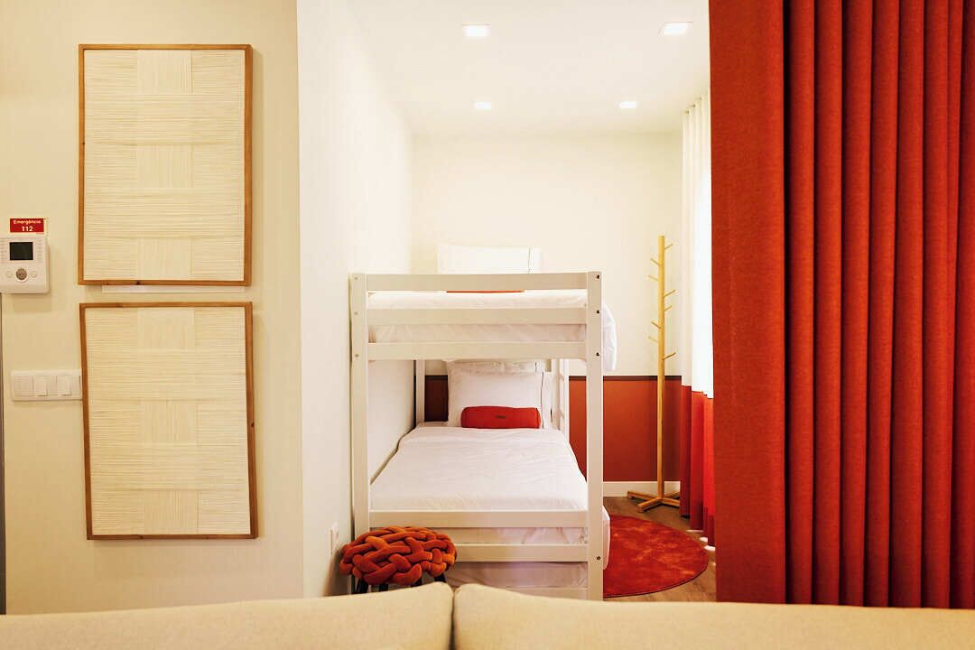 1 chambre, fer et planche à repasser, accès Internet, draps fournis