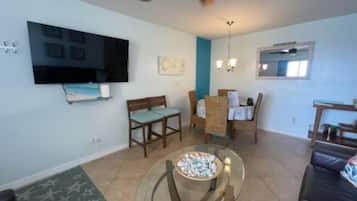 Family Apartment, Ocean View | In-room dining