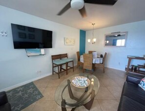 Family Apartment, Ocean View | In-room dining - PH 2BED2BATH with Ocean View & Parking (Hollywood)