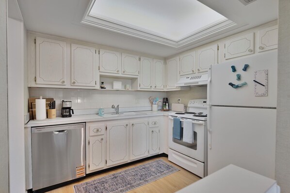 電子レンジ、オーブン、コンロ、食器洗い機