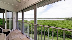 Property grounds - 808 Audubon - Perico Island - Condo - 2 Bedroom / 2 Bath, maximum occupancy of 4 people. Community Pools - Distance to the Beach: 1 mile. (Bradenton)