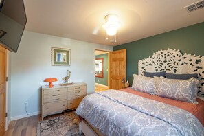 1 habitación, tabla de planchar con plancha, wifi gratis y ropa de cama 