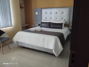 In-room safe, laptop workspace, soundproofing, iron/ironing board - HOTEL DIBENI PEREIRA (Pereira)