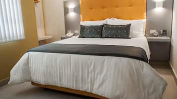 Dobbeltrom – comfort, byutsikt | Safe på rommet, skrivebord for bærbar PC og lydisolert