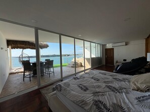 4 bedrooms, Internet, bed sheets - "House in front of the sea with swimming pool ayangue" (Ayangue)