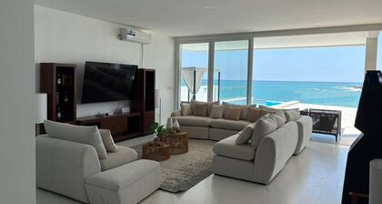 "House in front of the sea with swimming pool ayangue"