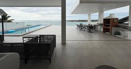 "House in front of the sea with swimming pool ayangue"