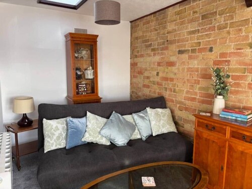 Cottage 1, a Cosy Retreat with Secure Parking