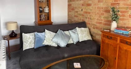 Cottage 1, a Cosy Retreat with Secure Parking