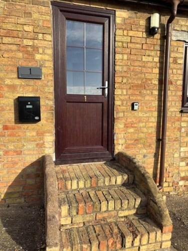 Cottage 1, a Cosy Retreat with Secure Parking