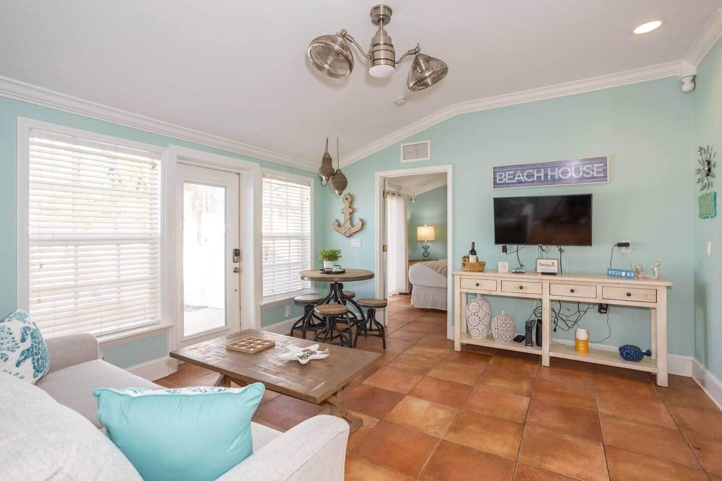 Beachside 2br Ami Villa With Pool Access - Holmes Beach, FL