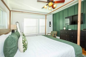 2 bedrooms, iron/ironing board, WiFi, bed sheets - Spanish-Style 2BR Near Downtown Bradenton & AMI Beaches (Bradenton)