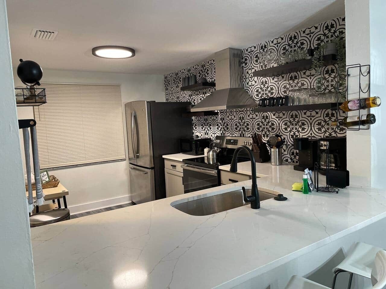 Køleskab, mikrobølgeovn, ovn, kogeplade