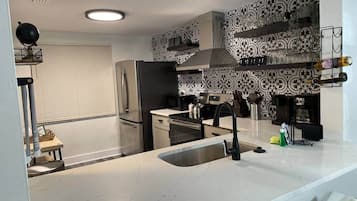 Kochgeschirr/Geschirr/Besteck