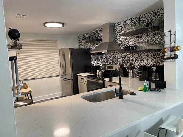 Køkkentøj/tallerkener/redskaber