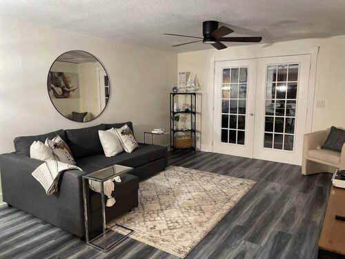 Lakefront 2BR Bradenton Rental Near IMG & Beaches