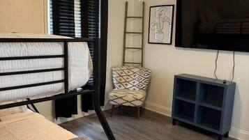 2 bedrooms, iron/ironing board, WiFi, bed sheets