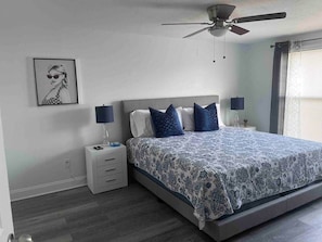 Silitysrauta/-lauta, Wi-Fi, vuodevaatteet