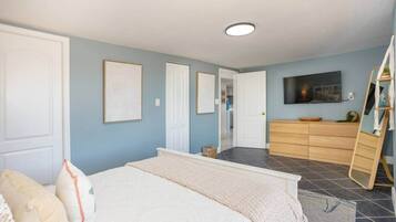 Iron/ironing board, WiFi, bed sheets