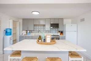 Fridge, microwave, oven, stovetop - Waterfront 2BR on Manatee River Near Anna Maria Island (West Bradenton)