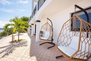 Terrace/patio - Waterfront 2BR on Manatee River Near Anna Maria Island (West Bradenton)