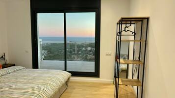 4 slaapkamers, een strijkplank/strijkijzer, gratis wifi, beddengoed