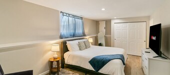 Spacious 4 Bed Retreat W/ back Porch and large Primary, Near Navy Base!