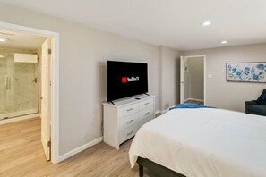 4 多间卧室、办公桌、熨斗/熨衣板、旅行婴儿床