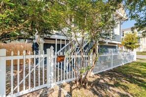 Property grounds - Beautiful Home in Galveston (Galveston)