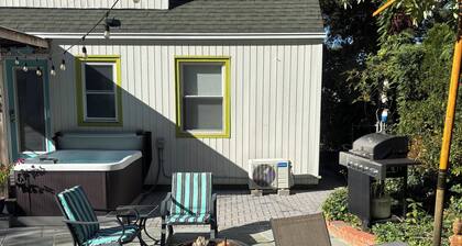 MerShell’s Beach House is a 5 minute walk from local beach/boardwalk or marina