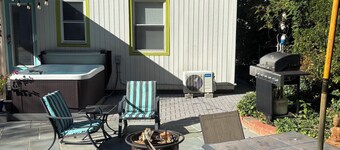 MerShellâs Beach House is a 5 minute walk from local beach/boardwalk or marina