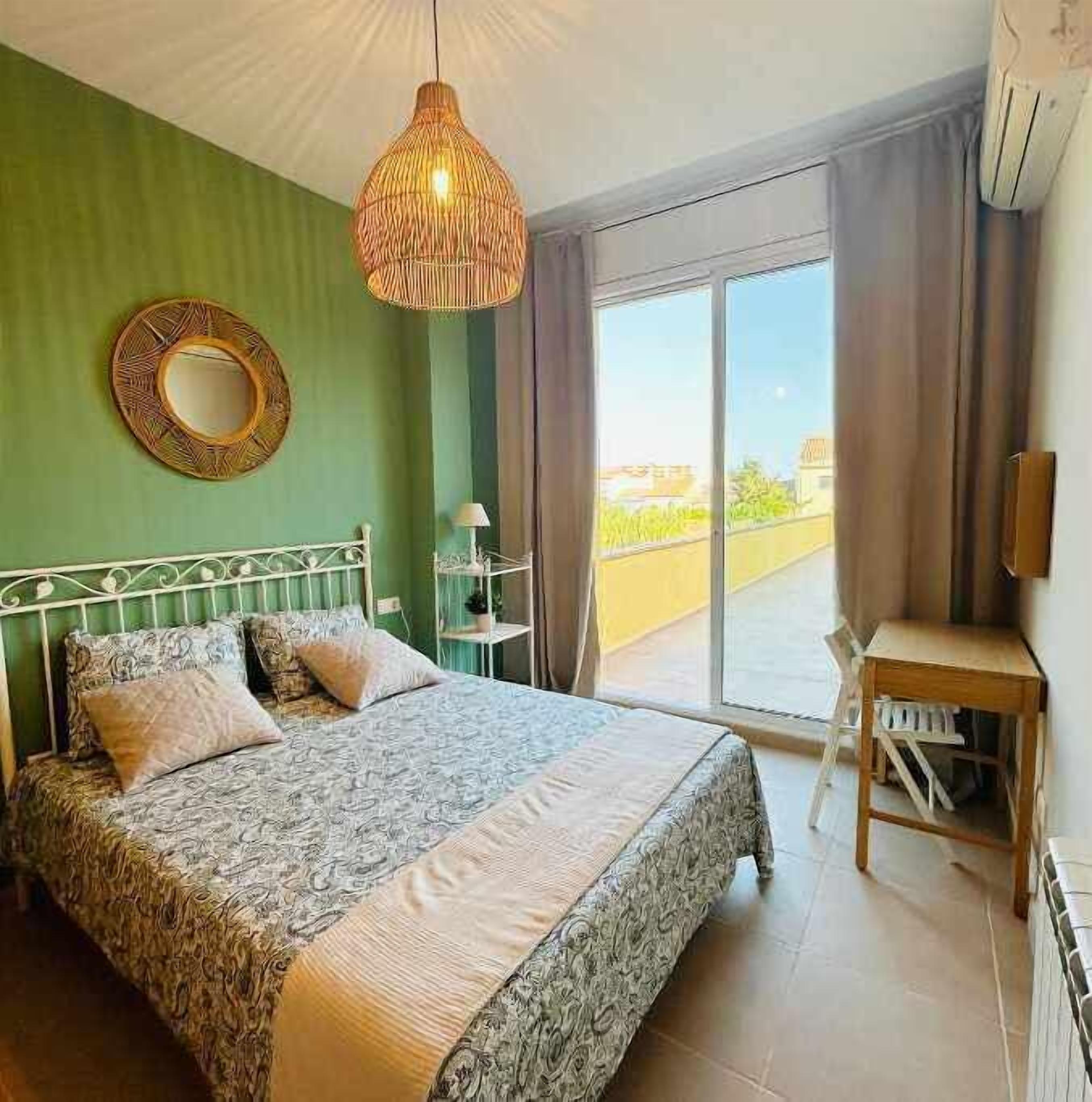 2 dormitorios, tabla de planchar con plancha, wifi y ropa de cama