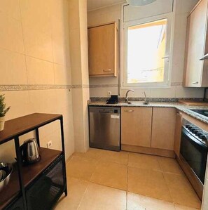 Micro-ondes, four, plaque de cuisson, lave-vaisselle