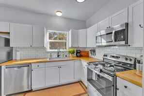 Fridge, microwave, oven, stovetop - 3BR Near Wimberely | Private Hot Tub| Sleeps 7 (Driftwood)