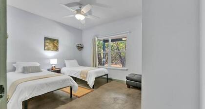 Bluebonnet Lodge| Hot Tub| Sleeps 7| Near Wine