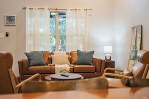 TV, table tennis - 3BR Near Wimberely | Private Hot Tub| Sleeps 7 (Driftwood)