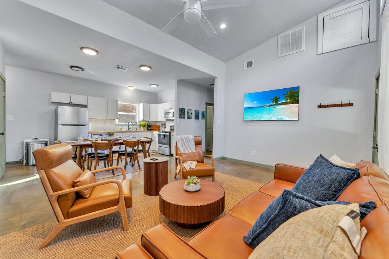 Een televisie en een tafeltennistafel