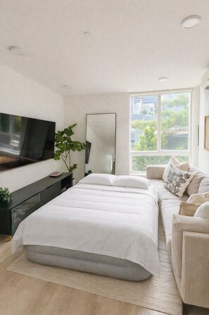 2 bedrooms, desk, iron/ironing board, travel cot