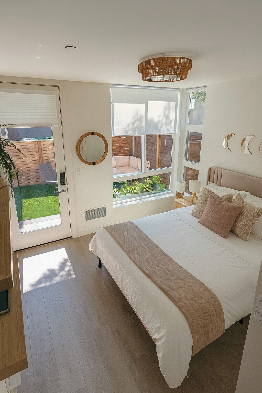 2 bedrooms, desk, iron/ironing board, travel cot