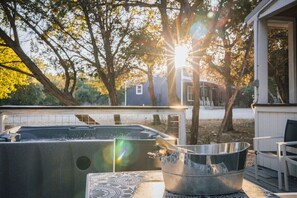 Bañera de hidromasaje al aire libre