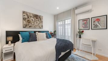 3 bedrooms, laptop workspace, iron/ironing board, bed sheets