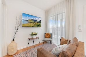 Apartment | Living area - Gorgeous 3-bed House With Spacious Shared Backyard (Melbourne)