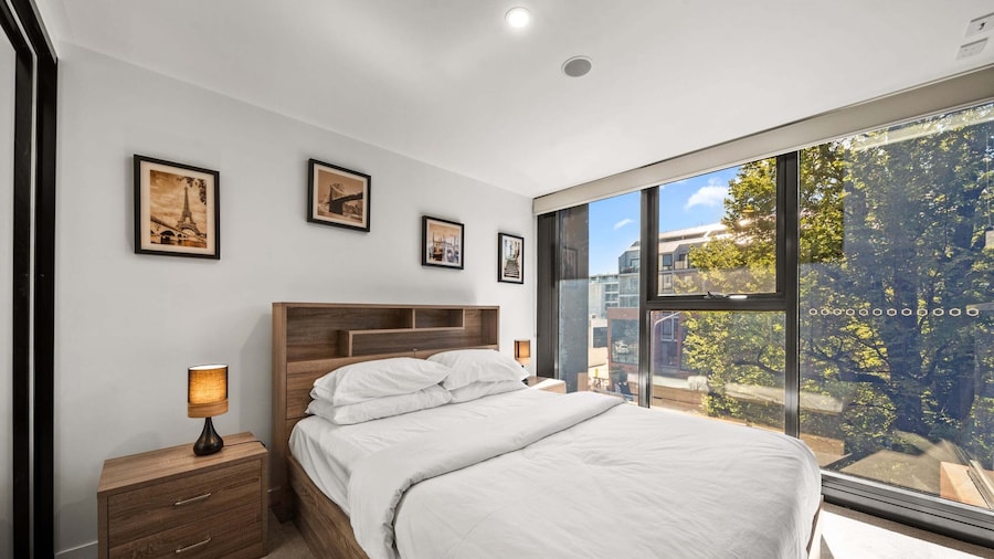 Central 1-bed Apartment With Pool