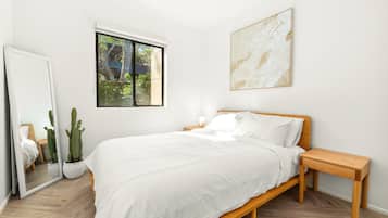 Apartment | 2 bedrooms, laptop workspace, iron/ironing board