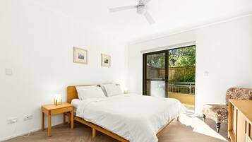 Apartment | 2 bedrooms, laptop workspace, iron/ironing board